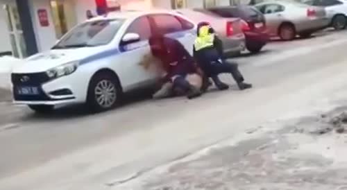 Drunk Driver Flees From Police During Traffic Stop In Russia