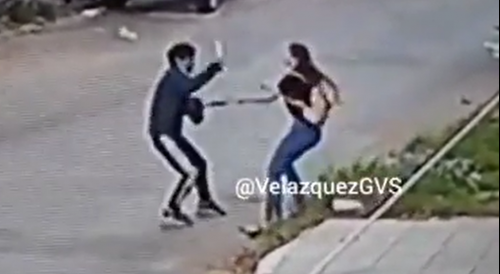 Girl Resists A Thief, Gets Stabbed In Ecuador