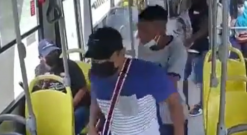 Brave Man VS 3 Armed Bus Robbers