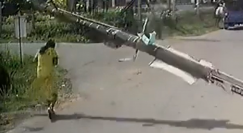 Falling Pole Kills Woman in Sri Lanka