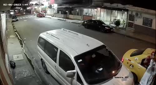 Thugs On Stolen Taxi Rob A Girl In Ecuador