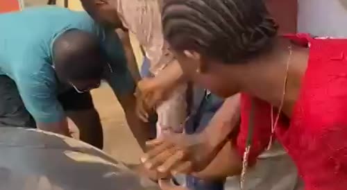 Man came to buy votes at the polling unit, robbed by mob