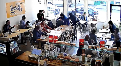 San Francisco: thug tries to steal customers’ laptops from inside a very busy cafe