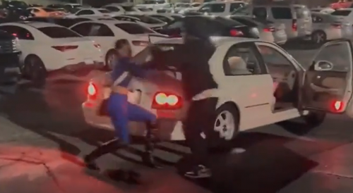Carolina Woman Caught Eating Pussy At The Parking Lot
