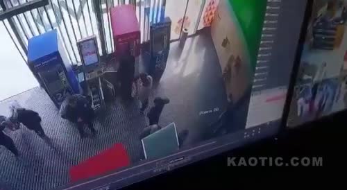 Video of an armed raid on a warehouse in a hypermarket, The driver of the collector 1 was killed and another injured