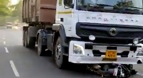 Hit & Run Truck Caught On Camera In India