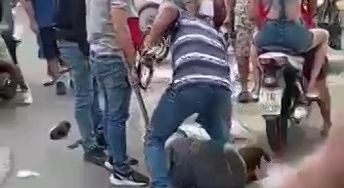 Thief Kicked, Beaten With Stick Before The Arrest In Ecuador