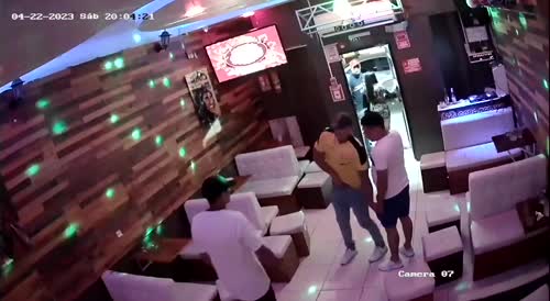 Club Visitors Robbed In Ecuador