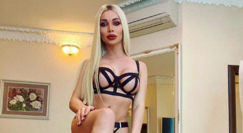Taxi Driver Knocks Out Russian-Famous Transsexual Blogger