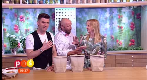 Painful magic trick fail on a live Polish morning show(repost)