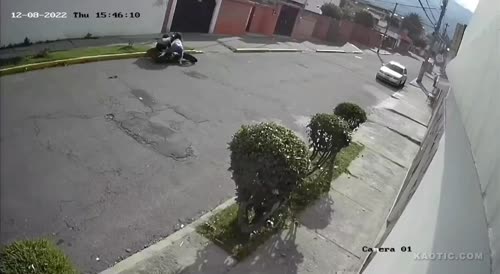 Attempted robbery on woman leads to motorcycle set ablaze [REPOST]