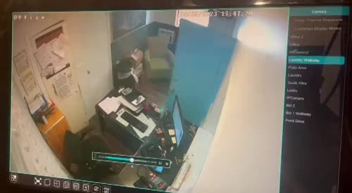 Florida: armed robber attacking hotel clerk in Miami Springs