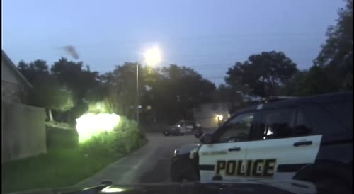 Texas: naked man shout obscenities, point rifle at officers before police shot him