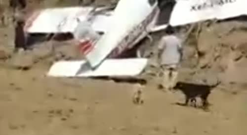 Plane crashes, leaving injuries