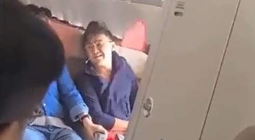 Psychopath Manages to Open Airplane Door After Takeoff