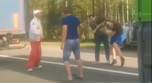 Russian Drivers Get Into A Road Rage Fight
