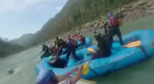 Fight Breaks Out Among Tourists During River Rafting In India