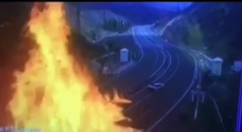 Truck carrying flammable substances causes huge fire explosion on highway(repost)