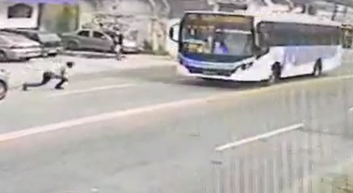 Man Throws Himself Under The Moving Bus