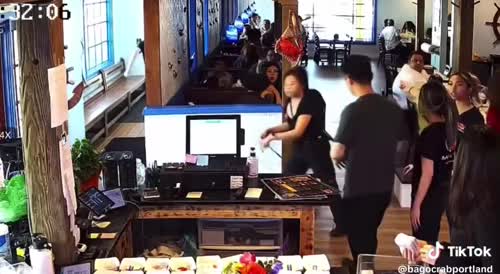 Teenagers leaving chinese restaurant without paying!