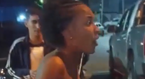 Shorty Loses Bra During Street Fight In Brazil