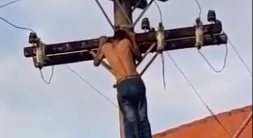 Idiot Fucks Around With 50,000 Volts and Finds Out