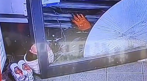 UK: Quick-thinking shopkeeper foils robbery by trapping intruder under shutters