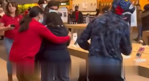 Teens steal $10000+ worth of Apple products in California