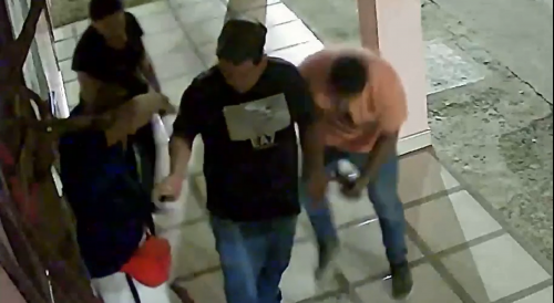 Couple Robbed By rmed Thugs In Ecuador