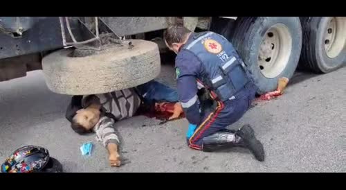 Brazilian biker got under the wheel of a truck