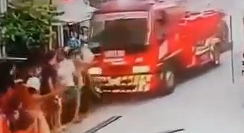 Fire Truck Crushing Pedestrians In Philippines