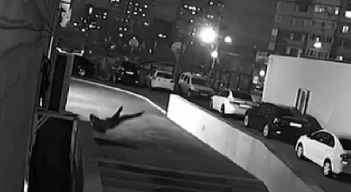 Girl jumps from 15th floor after argument with BF