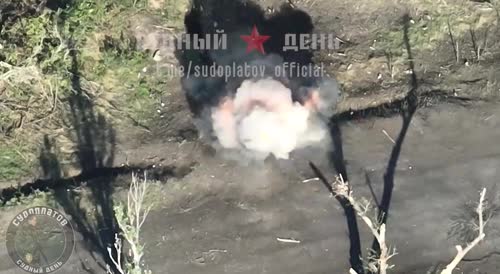 Direct hit! A kamikaze drone hits a Ukrainian, tears him to pieces