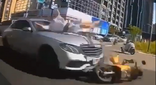 Girl On Father`s Mercedes Destroys Rider In Taiwan