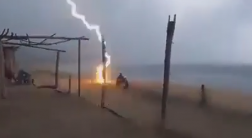 Lightning Kills Two on Mexican Beach