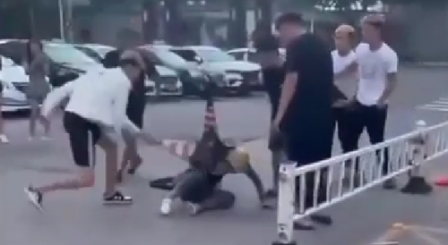 Dude Jumped By Local Gang Of teens In China