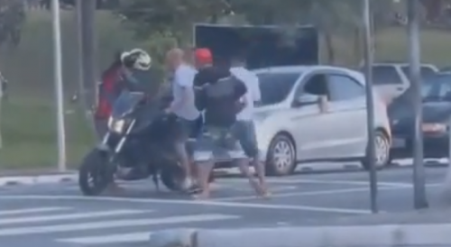 Couple Robbed Of Motorcycle On The Busy Road In Brazil