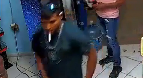 Store Owner Attacks Thieves With A Hammer