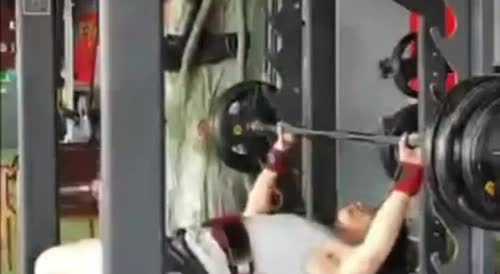 Solo Bench Press Disaster: Ego Lifter Almost Dies