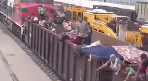 Train Full Of Illegals Headed To The U.S Border From Zacatecas, Mexico