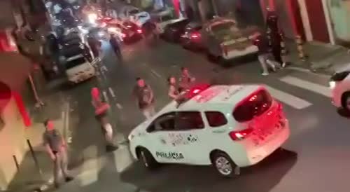 Drunk young man runs over police officer during traffic stop - Brazil