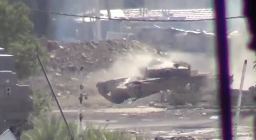 Syrian War DClassic: Cameraman gets lit up by tank.