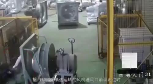 Worker in China gets sucked into a huge fan(repost)