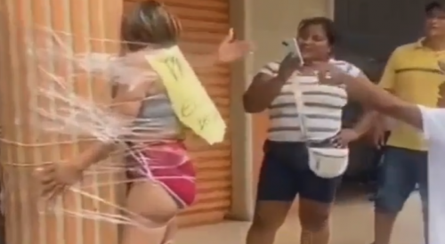 Female Extortionist Taped To The Pole In Ecuador