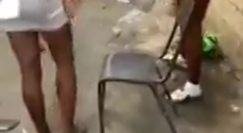 Woman back stabbed by a knife during a fight!