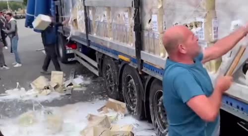 Furious French Wine Makers Destroy Crate-loads of Spanish Sparkling Wine