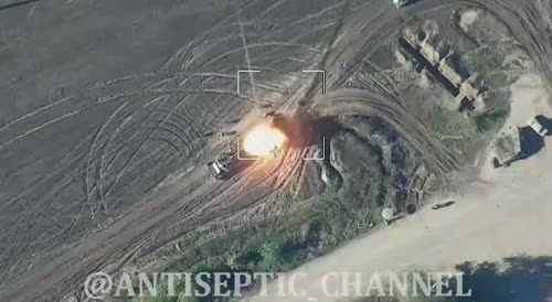 Russian Lancet hit in a ukrainian tank