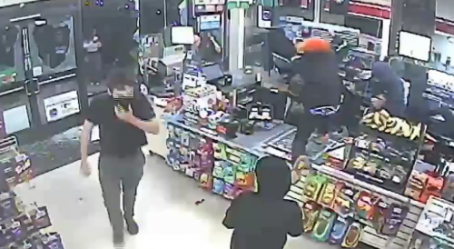 Sideshow Visitors Rob 7-11 Convenience Store