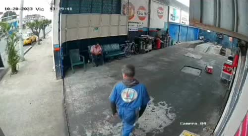 Mechanic Dodges Bullets In Ecuador