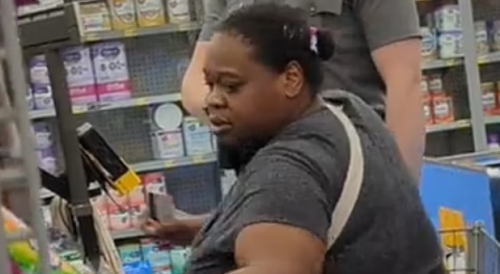 "Walmart is Racist !" Shoplifting Woman Gets Into A Fight With Police Officer